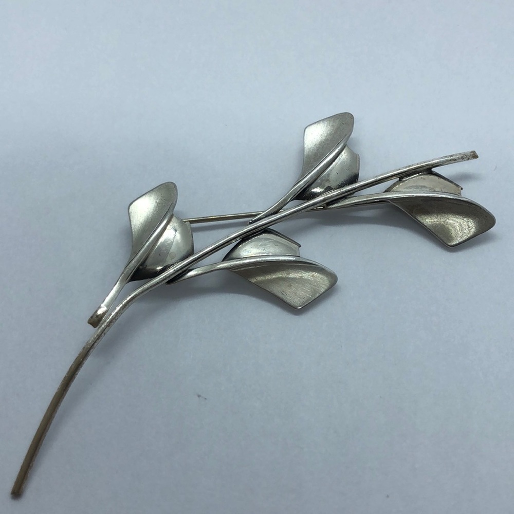 VTG Beau Elegant Sterling Brooch
